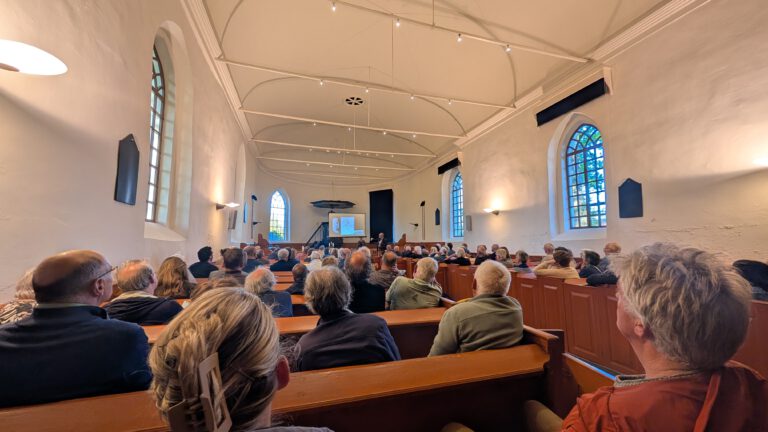 Lezing Egge Knol: Succesvolle eerste activiteit in Middeleeuwse Kerk Zuidwolde