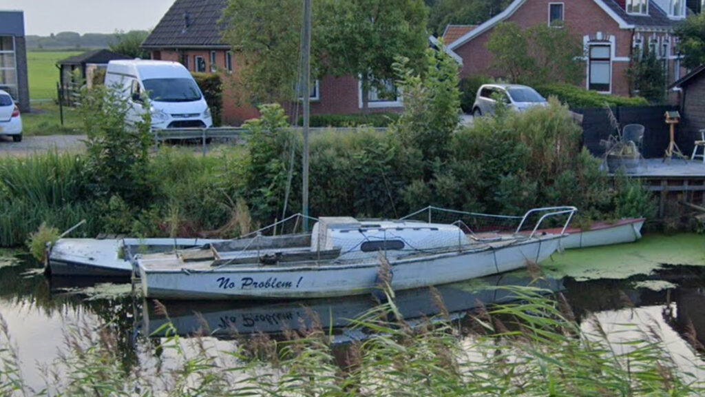Platform Zuidwolde roept Provincie en Waterschap op tot actie tegen verwaarloosde boten.